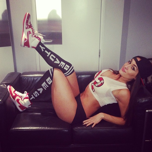 Hot Backstage Photos Of WWE Diva Nikki Bella.