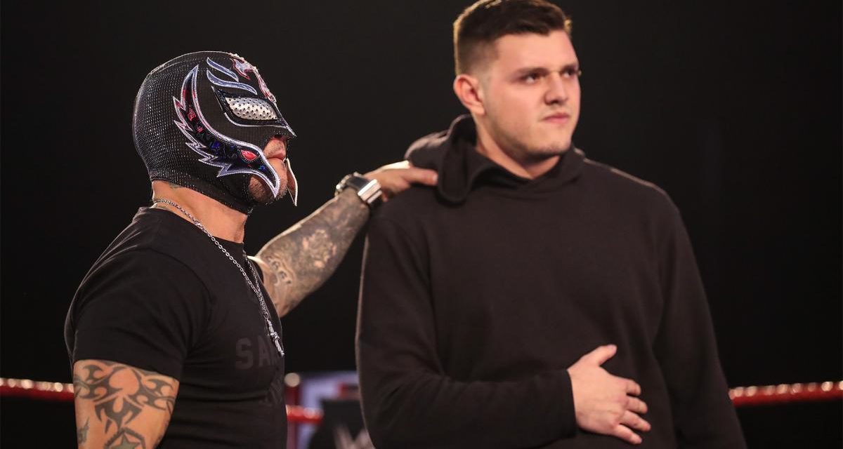 Wwe Announcement On Rey Mysterio Suffering Injury At Payback Pwmania Com