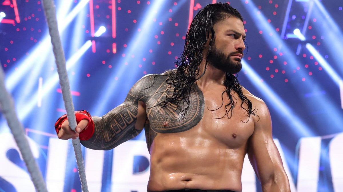 Video Roman Reigns Breaks Character At WWE Live Event - PWMania
