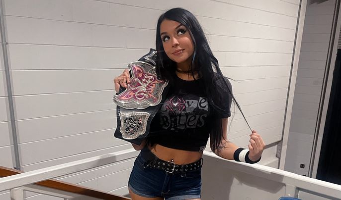 AJ Lee Trends Following WWE NXT Live Event, AJ Reacts, Photos and Footage -  PWMania - Wrestling News