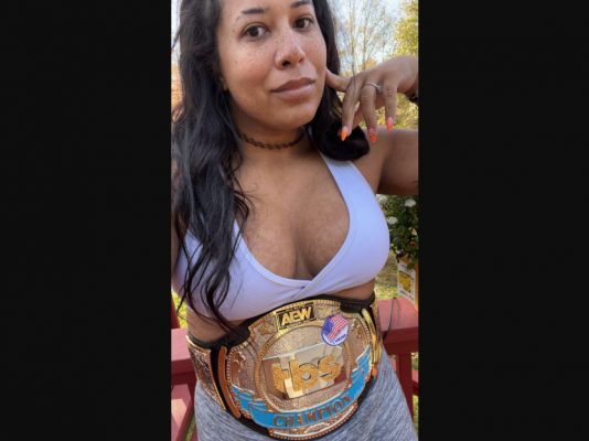 01-nyla-rose-tbs-womens-championship-belt-taunting-jade-cargill-aew-2022-001