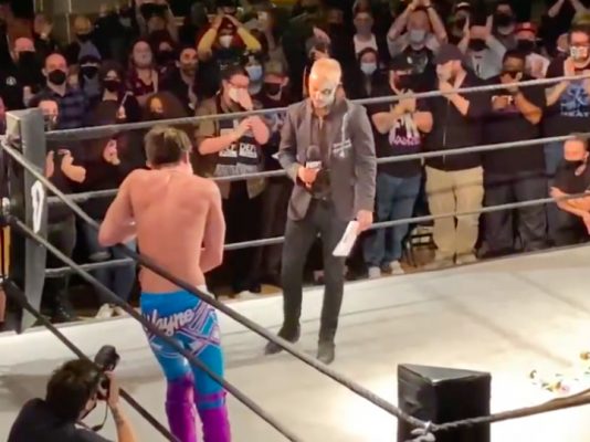 01-darby-allin-gives-nick-wayne-aew-contract-2021