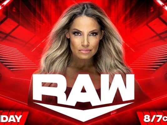 01-wwe-raw-trish-stratus