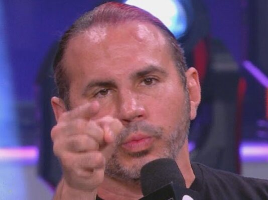 01-matt-hardy-pointing-aew-2023