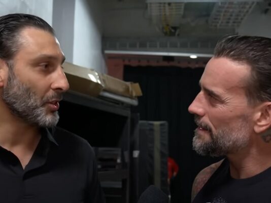 01-cm-punk-hockey-wwe-raw